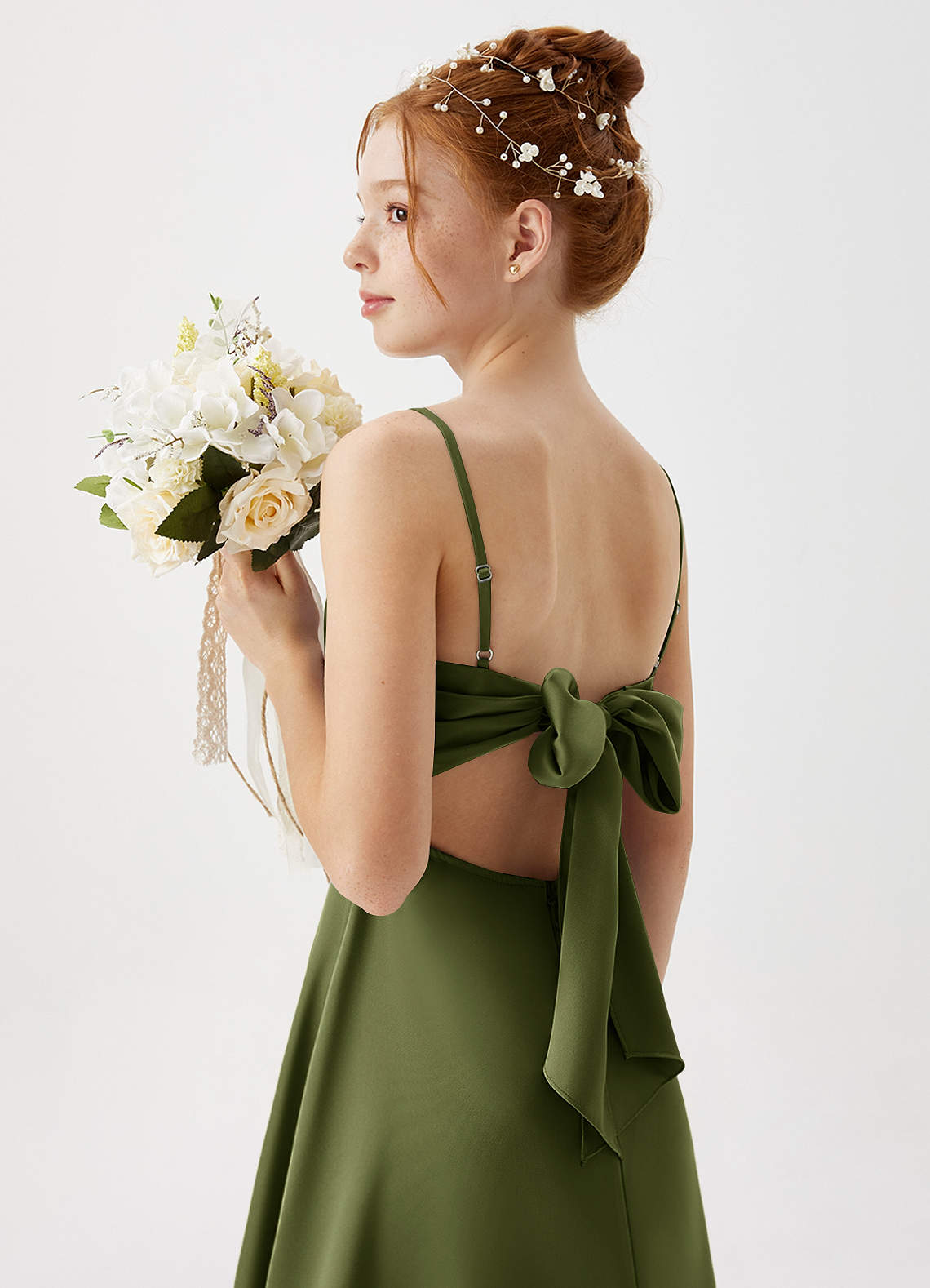 Azazie Shale Junior Vestido de dama de honor en color Oliva | Azazie, image size:1140x1578