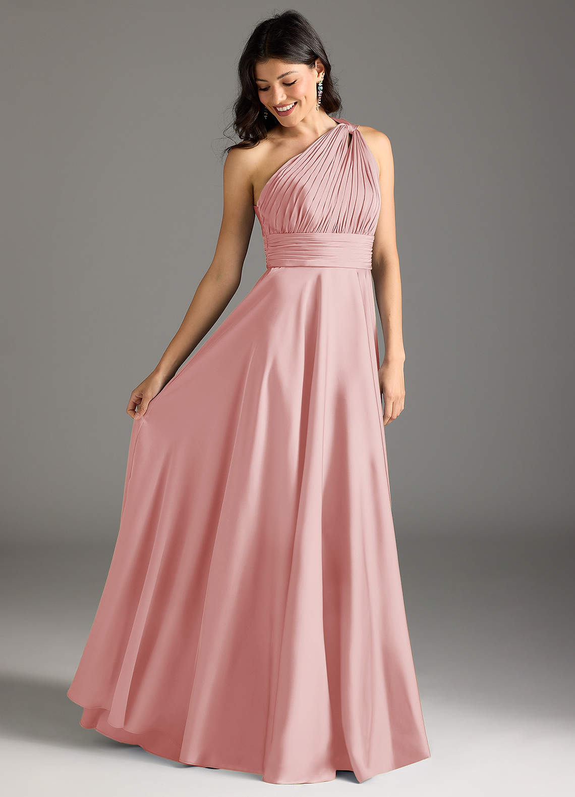 Azazie Charlize Robes de demoiselle d'honneur Robe Trapèze en Satin extensible Une épaule Rose Poudré image1