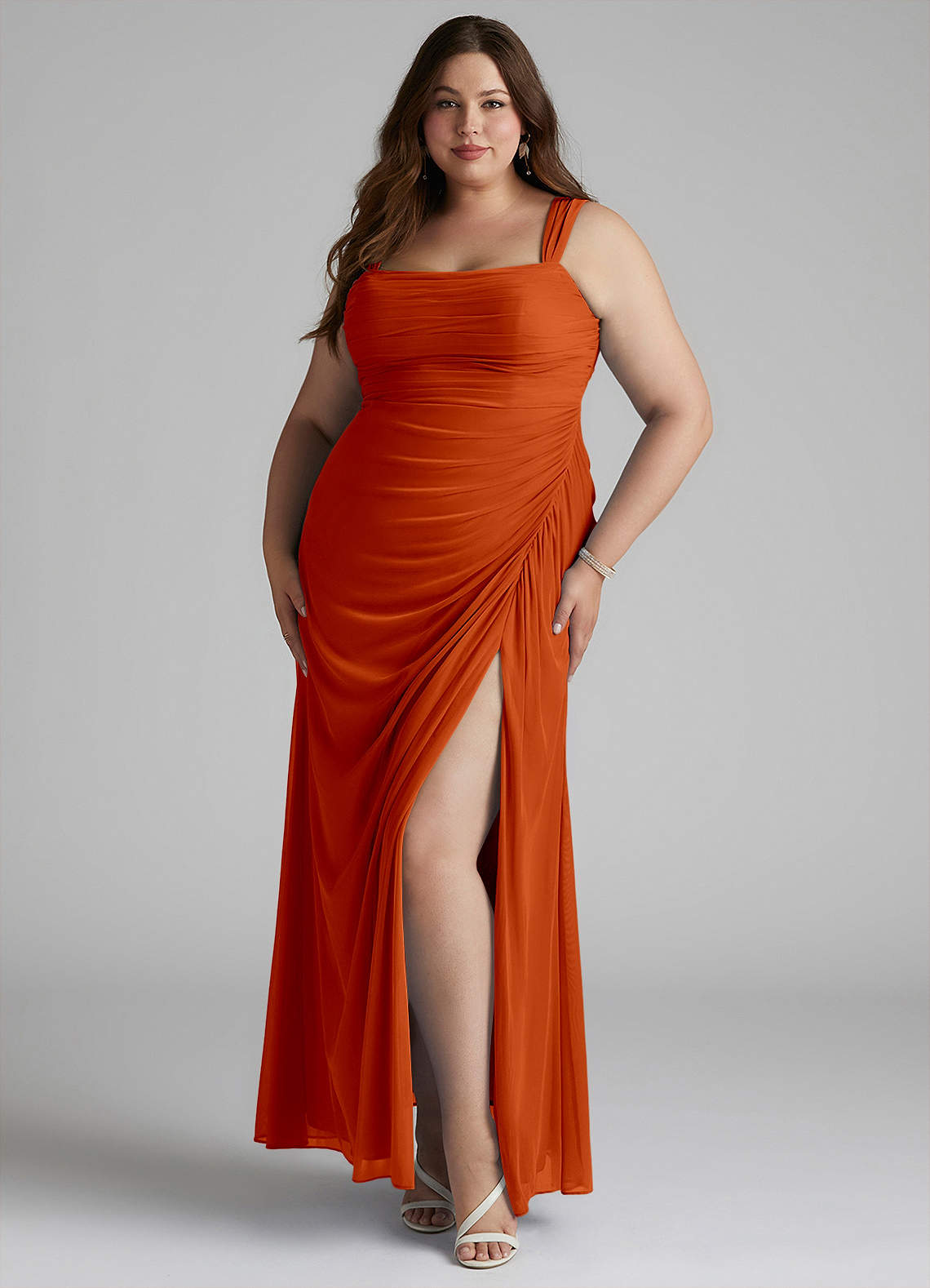 Azazie Jesaphine Vestidos de damas de honor Vestido de Pimenton de Malla de Corte Recto con Fruncido image5