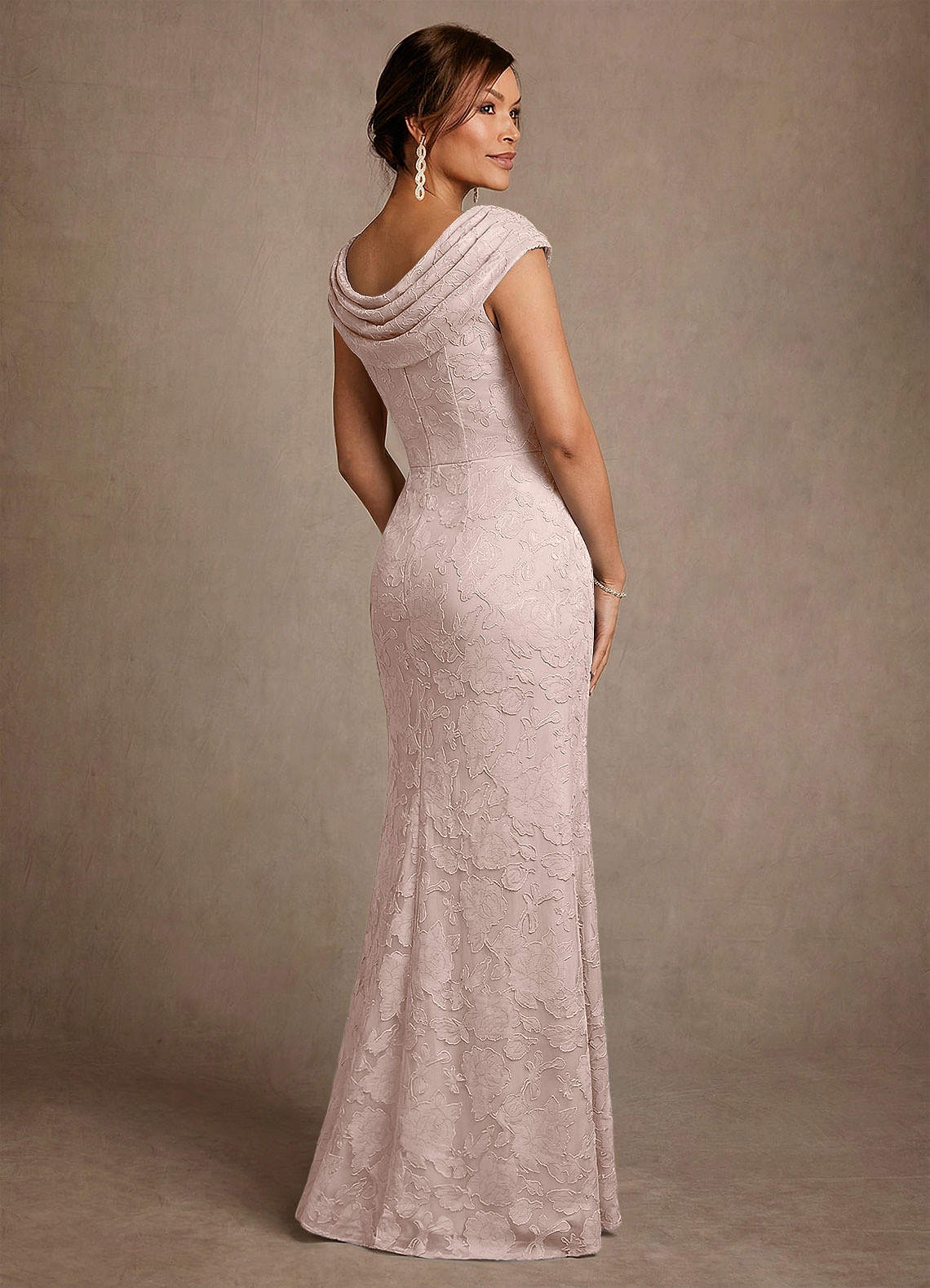 Azazie Irvine vestidos de madre de la novia Vestido de Rosa Rubor de Devorado Floral de Corte en A con Plisado image1
