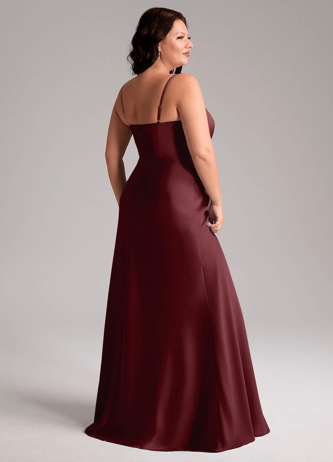 Azazie Lidia Vestidos de damas de honor Vestido de Cabernet de Satén Elástico de Corte Sirena con Corte Lateral image5