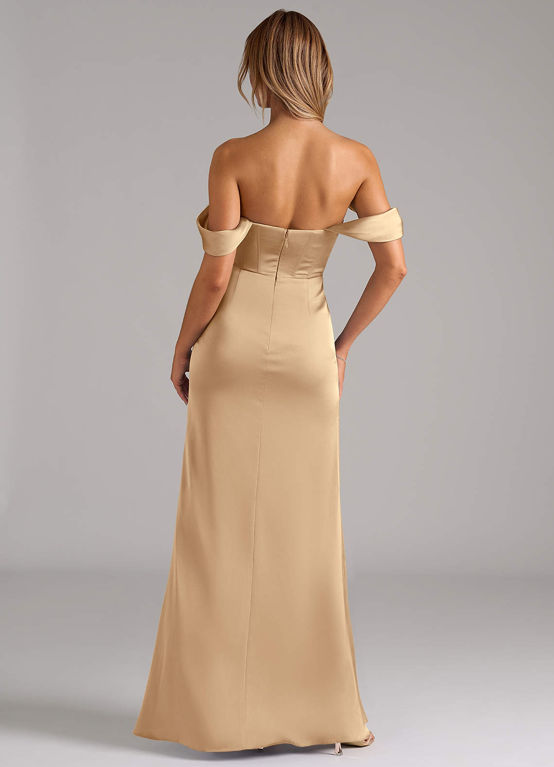 Azazie Johana Robes de demoiselle d'honneur Robe Sirène Convertible en Satin extensible Épaule décolletée Champagne image3