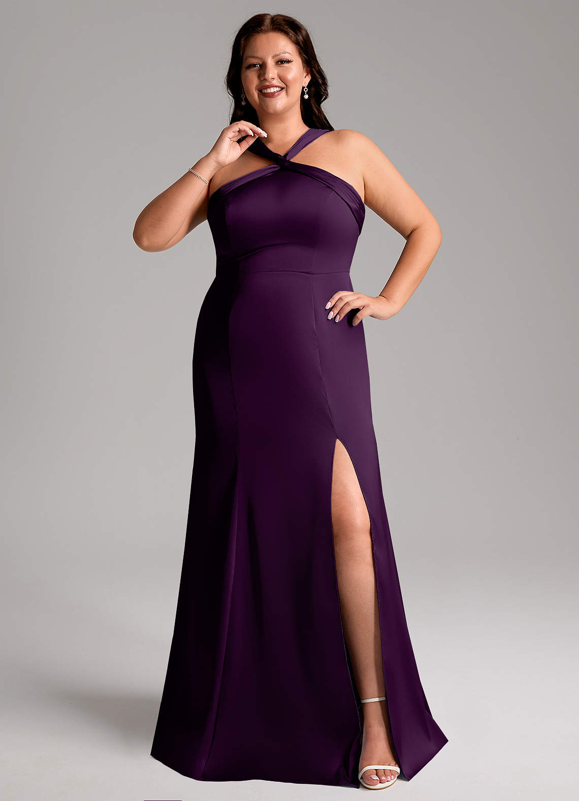 Azazie Rue Robes de demoiselle d'honneur Robe Trapèze en Satin extensible Plissée Grain De Raisin image1
