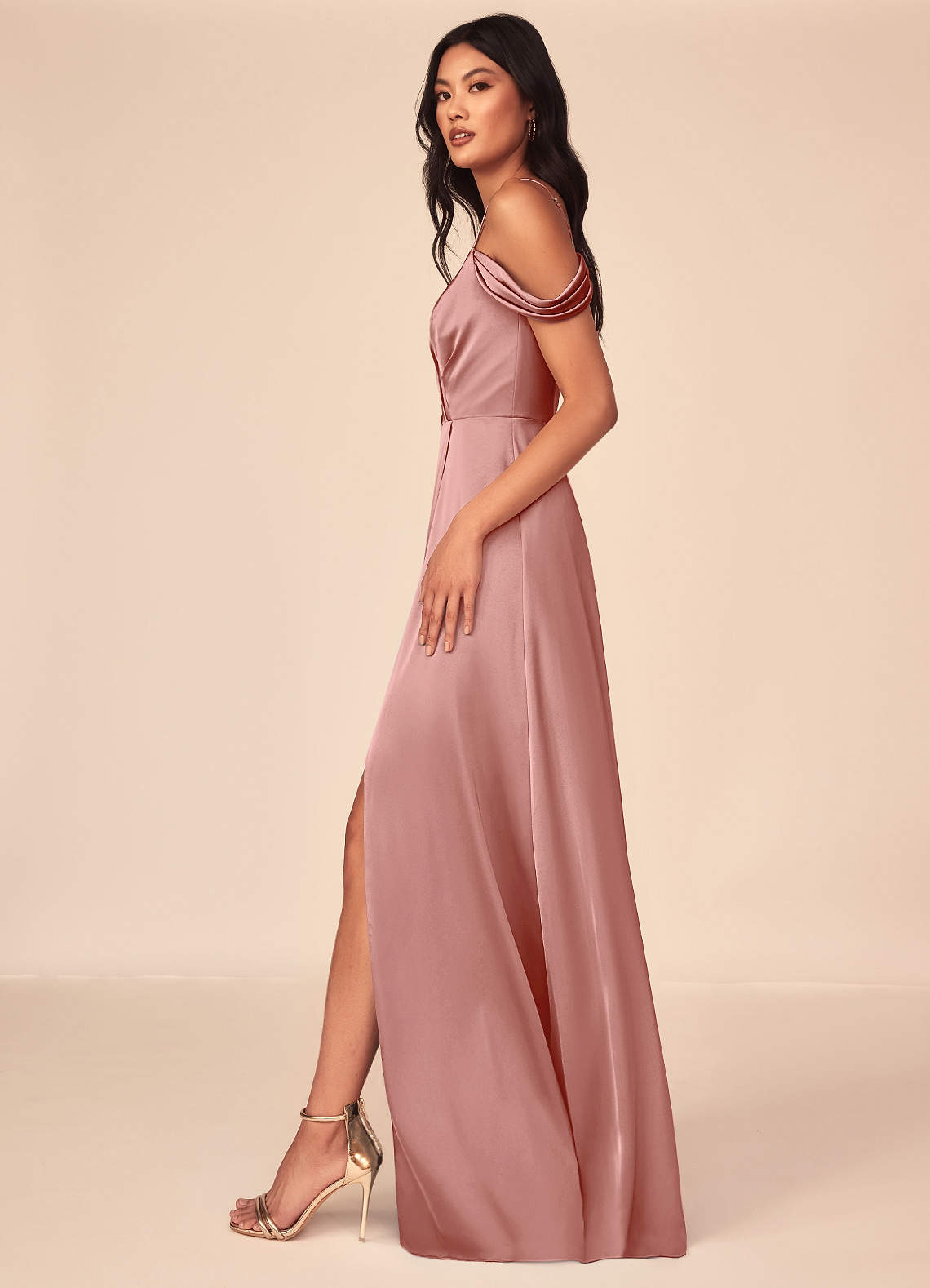 Azazie Ocean Vestidos de damas de honor Vestido de Rosetón de Satén Elástico de Corte en A con Cuello en V Plisado image2