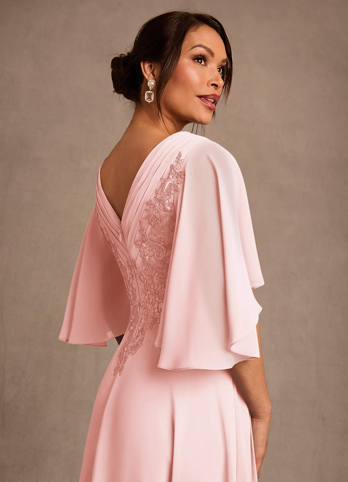 Azazie Tilda Mère de la mariée Robes Robe Trapèze en Mousseline de soie Dentelle Rose Pâle image3