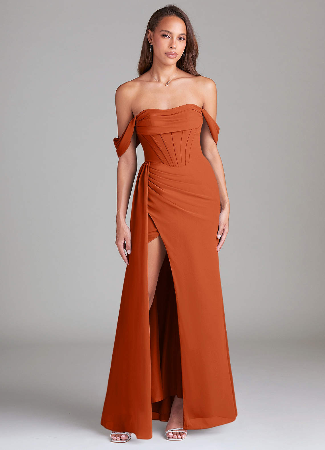 Azazie Amyra Vestidos de damas de honor Vestido de Naranja Quemada de Gasa de Corte Recto Convertible con Vestidos sin tirantes image1