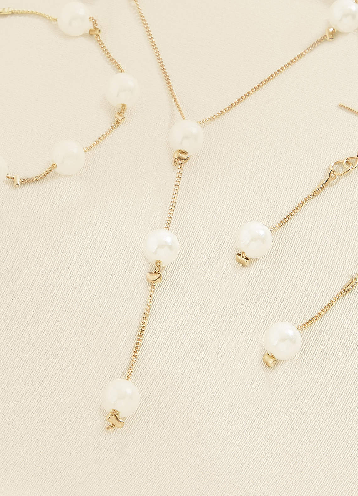 front Pearl And Gold Chain Jewelry Set