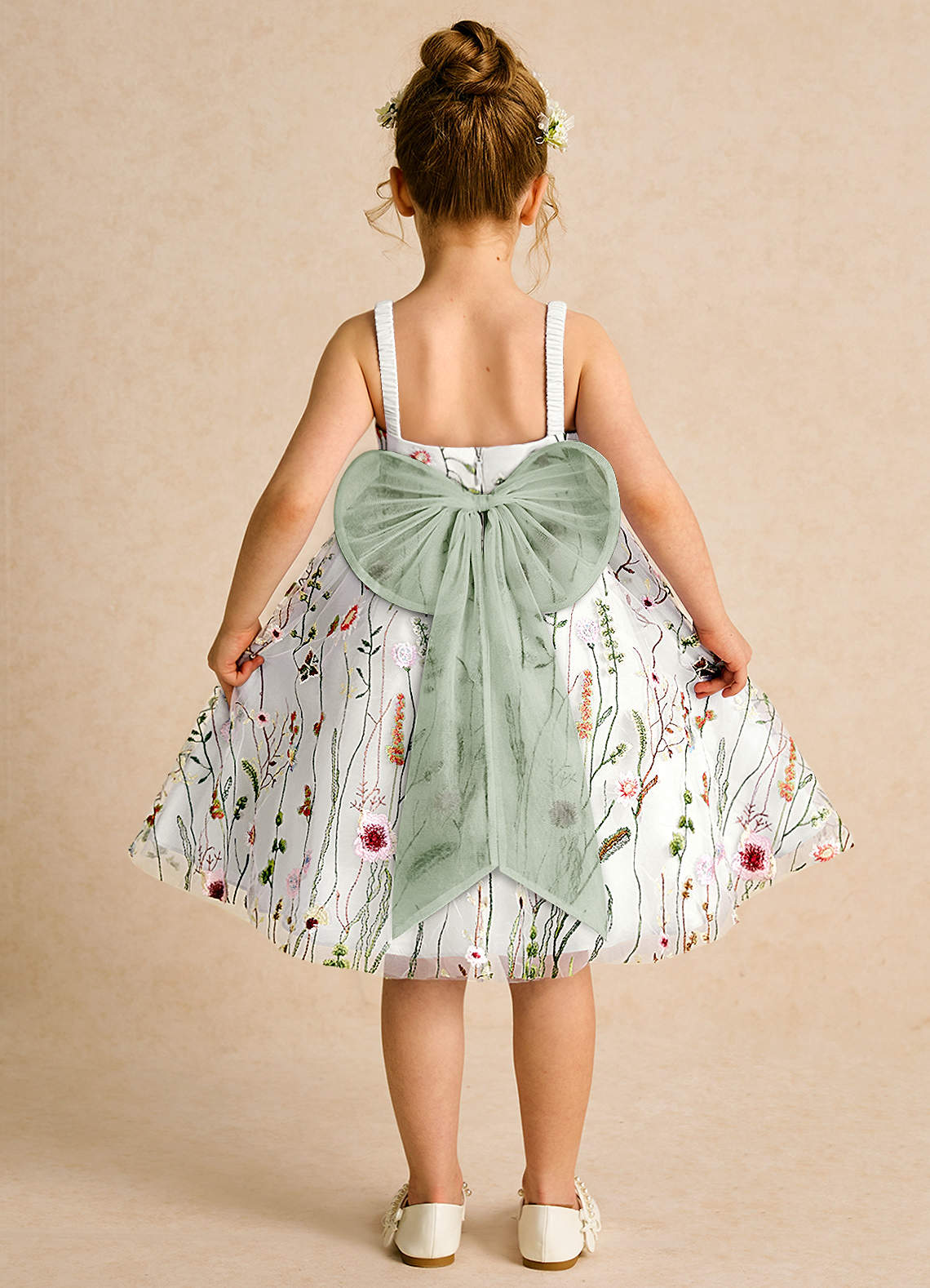 Azazie Peppa vestidos de niña de las flores Vestido de Marfil Salvia Polvorienta de Tul de Corte En A con Escote de Corazón image1