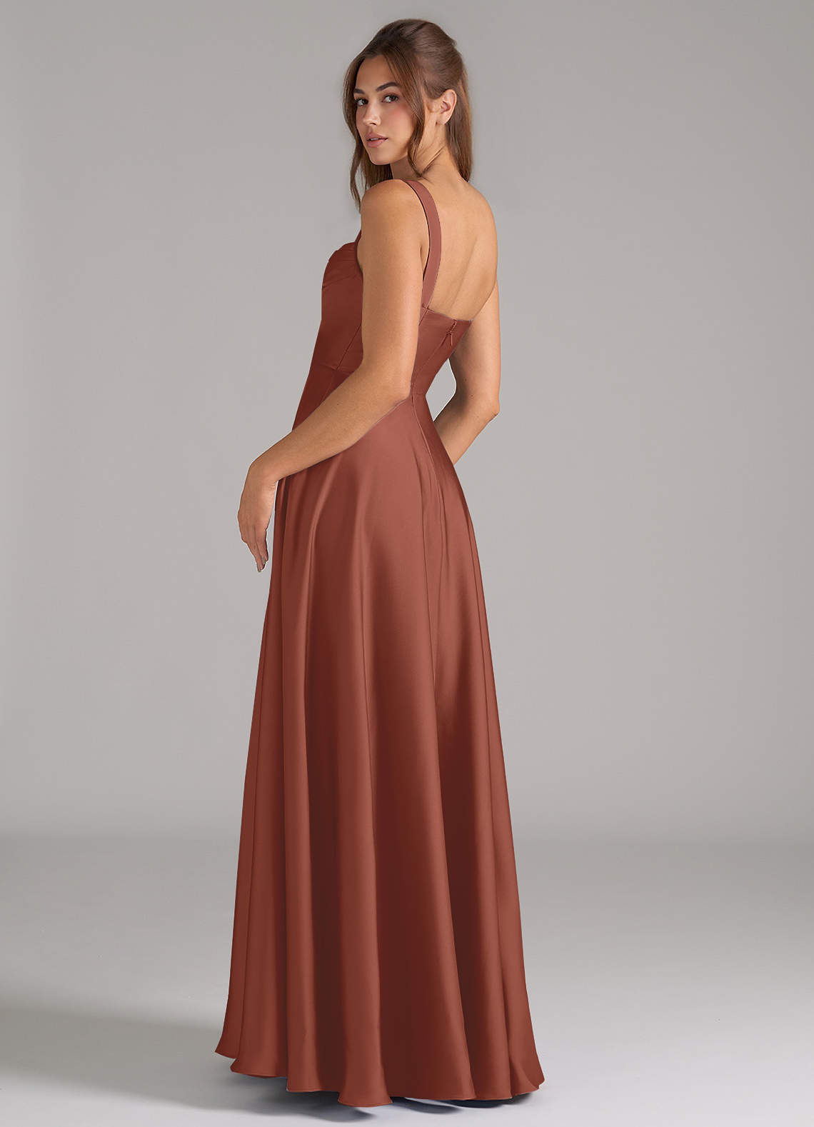 Azazie Shaude Robes de demoiselle d'honneur Robe Trapèze en Satin extensible Plissée Auburn image6