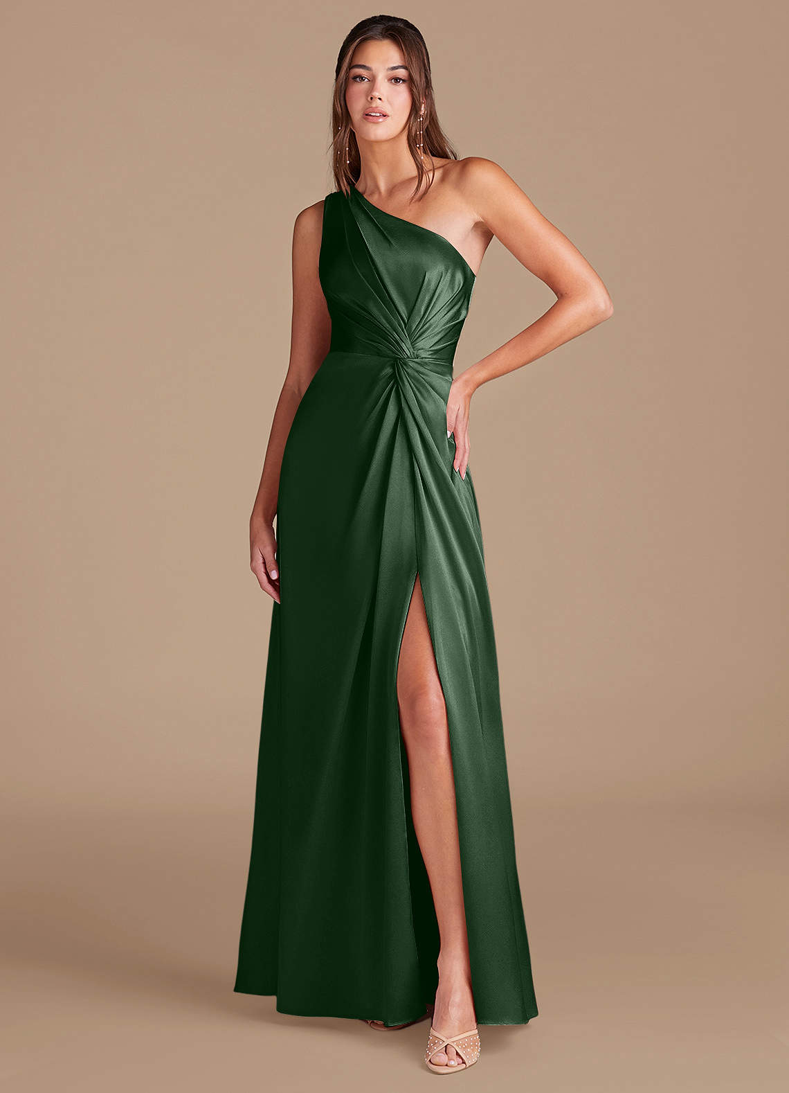 Azazie Brooke Robes de demoiselle d'honneur Robe Trapèze en Satiné métallisé Ue épaule Eucalyptus image1