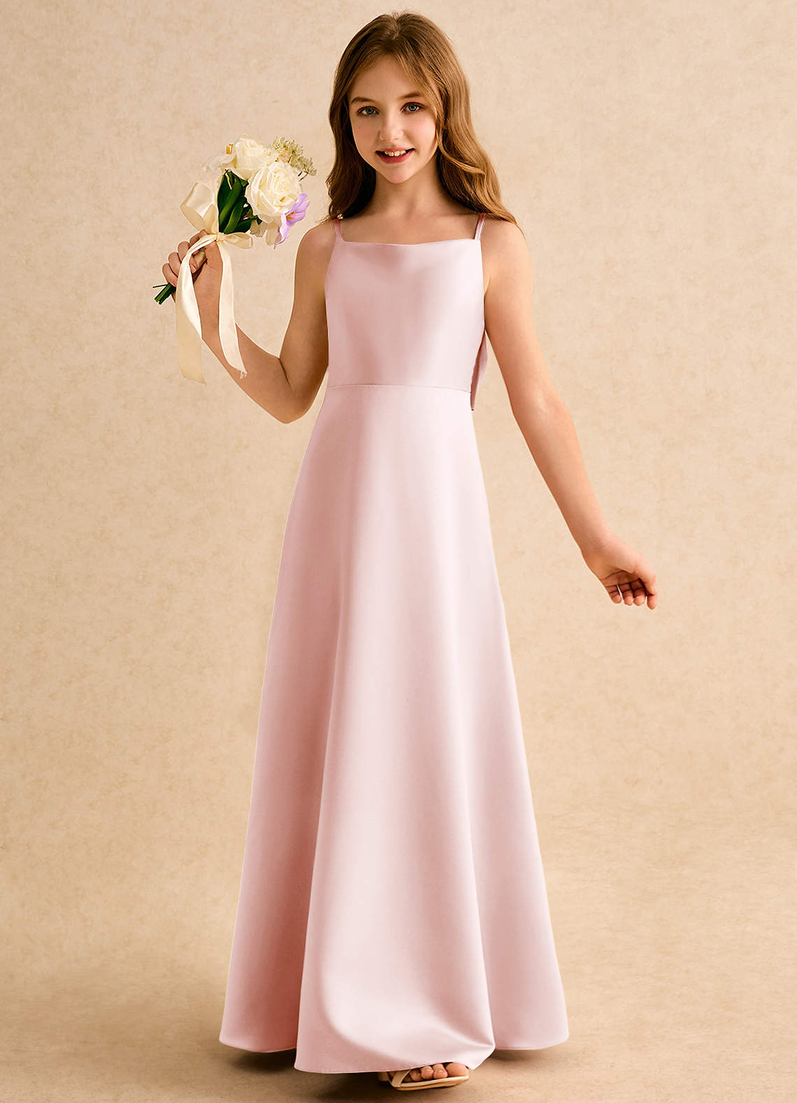 Azazie Joella Girls Formal Kukkatyttöjen mekot A-linja Pliseerattu Matta satiini Lattian pituus Pukeutua image2