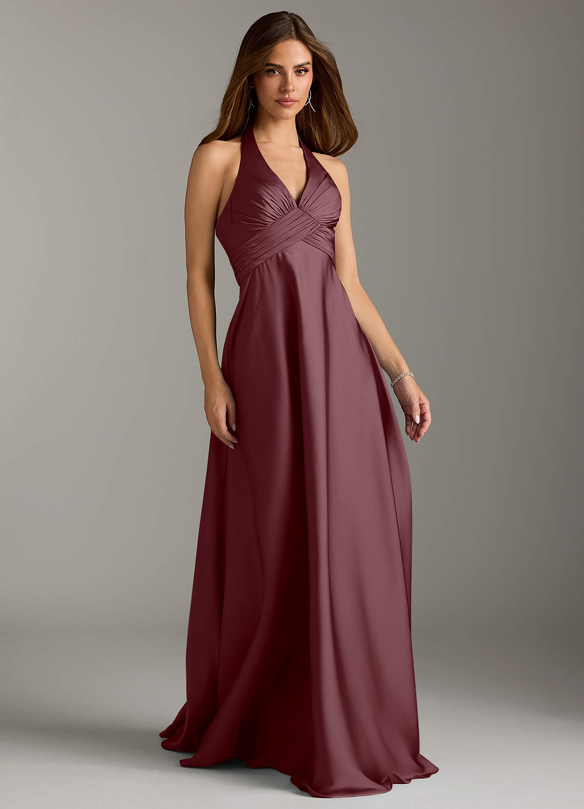 Azazie Tessie Robes de demoiselle d'honneur Robe Trapèze en Satin extensible Plissée Sangria image1