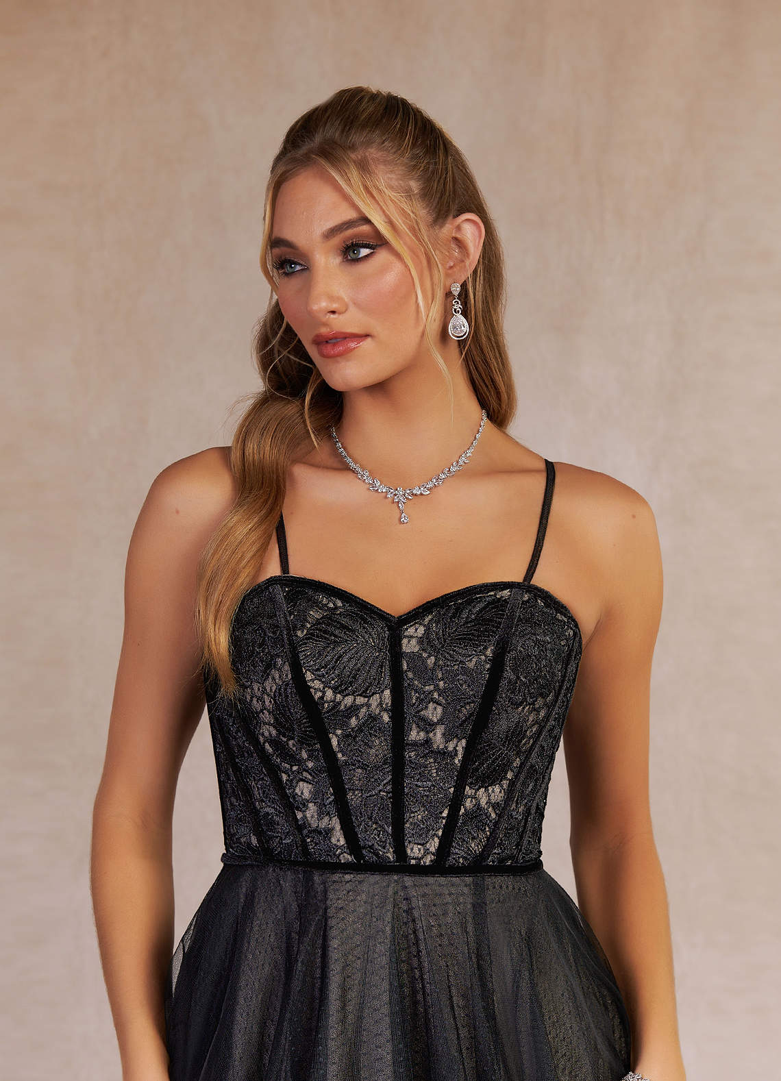 Azazie Persephone Abiti da Sposa Abito Principessa in Tulle Pizzo Nero Champagne image4