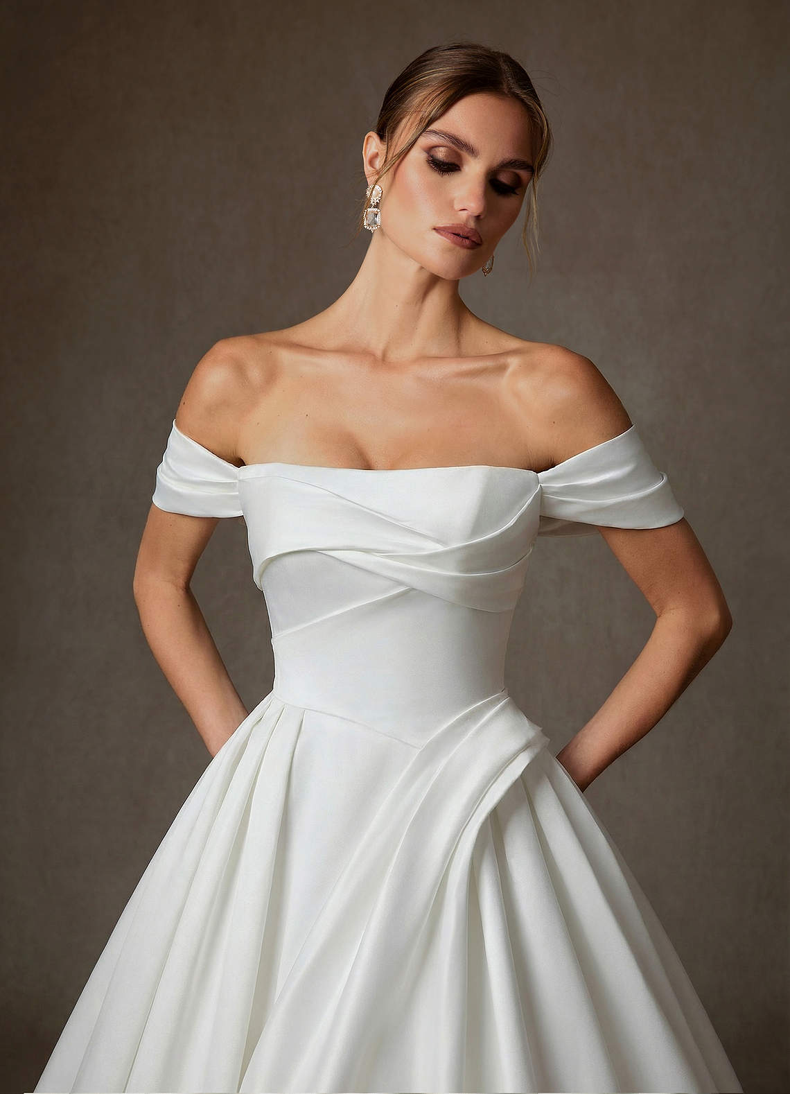 Azazie Suki Robes de mariée Robe Princesse en Satin Épaule décolletée Blanc De Diamant image4