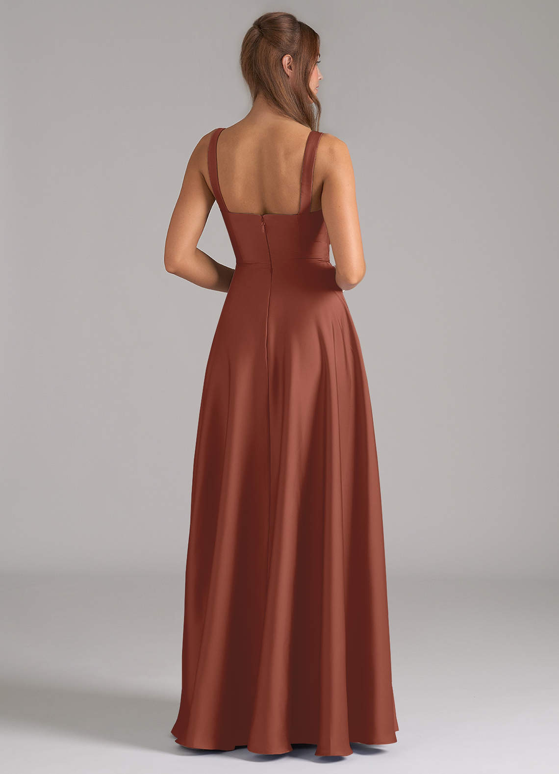 Azazie Shaude Robes de demoiselle d'honneur Robe Trapèze en Satin extensible Plissée Auburn image5