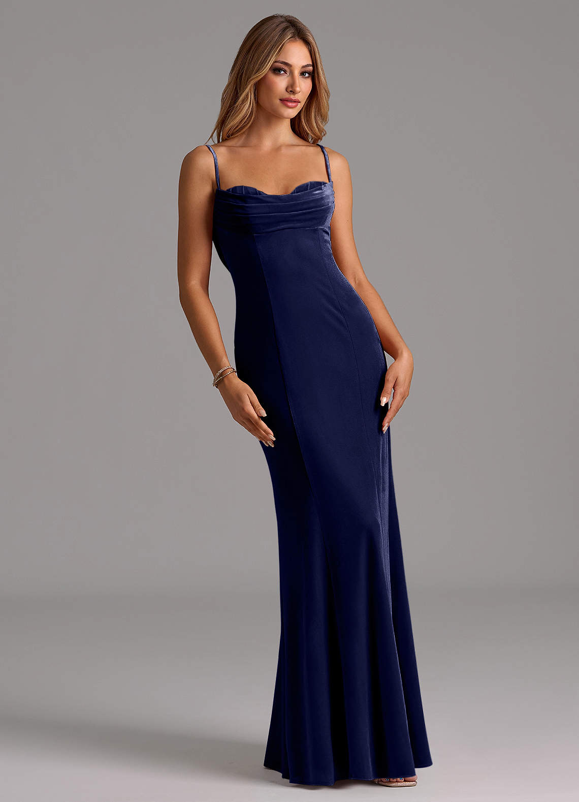 Azazie Karryn Vestidos de damas de honor Vestido de Azul Marino Oscuro de terciopelo de Corte Sirena con Corsé image1