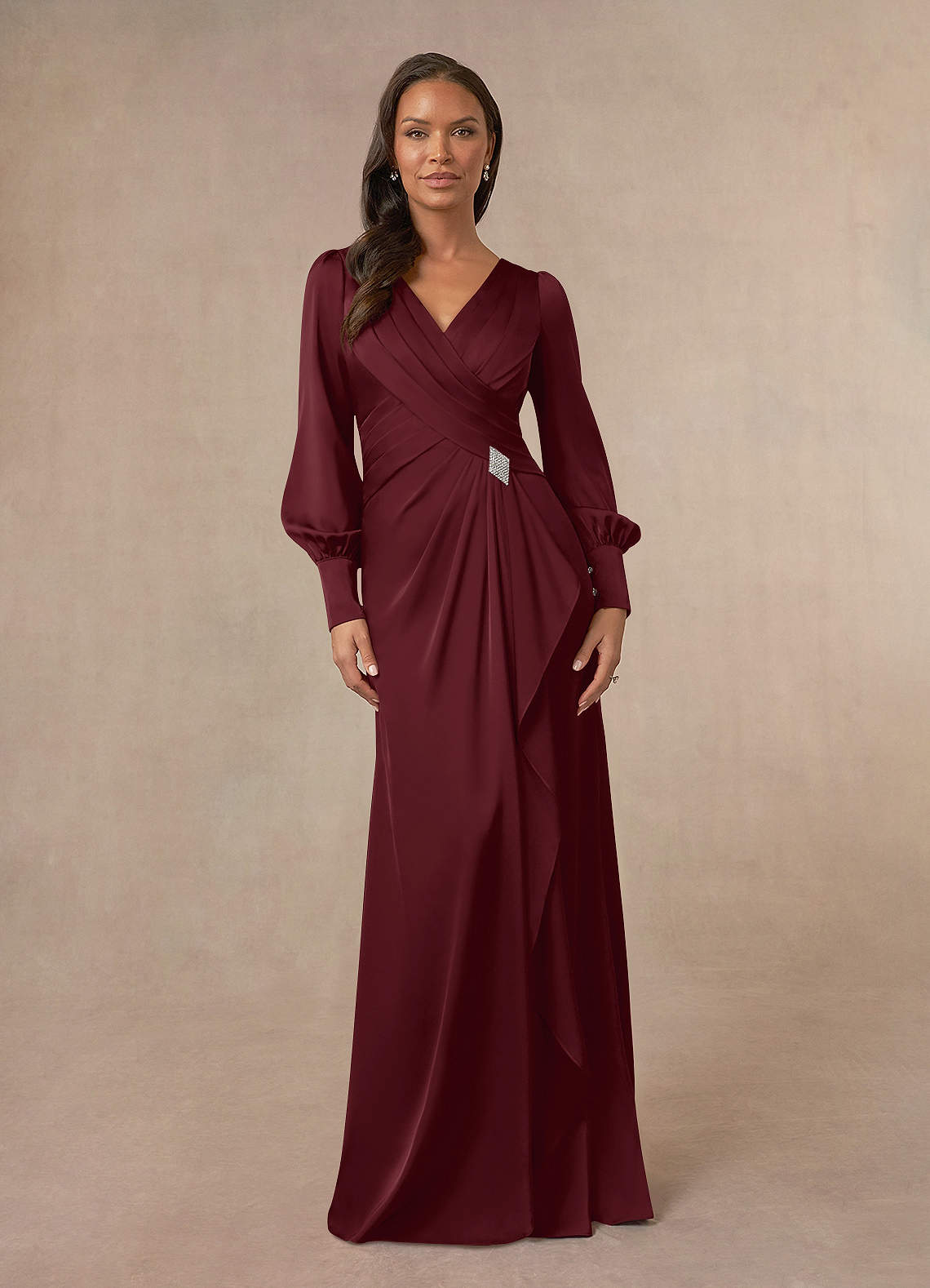 Azazie Petrina Abiti per la Madre della Sposa Abito Sirena in Raso Elasticizzato Plissettato Cabernet image1