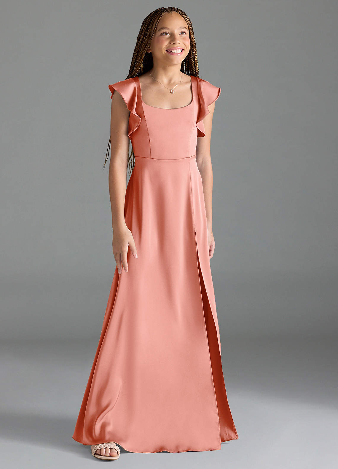 Azazie Bondi Junior Vestido Coral de Cetim elástico de Linha A com Fenda Lateral image2