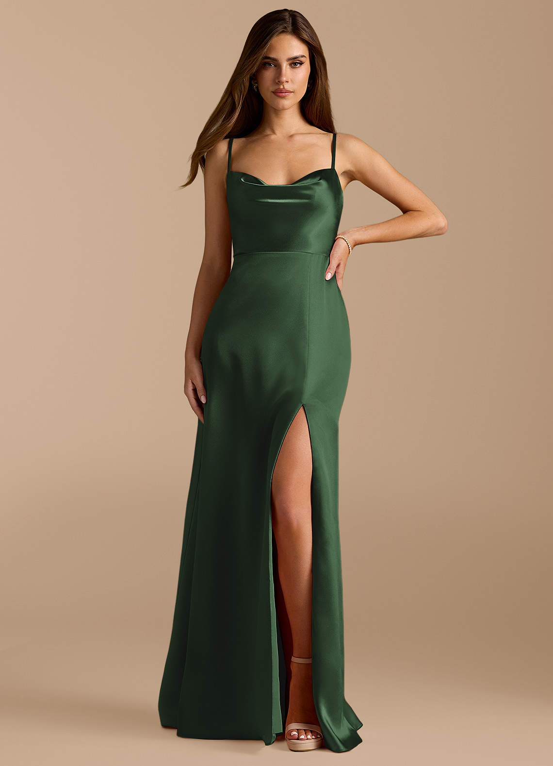 Azazie Erma Brautjungfernkleider A-Linie Seitliche Cut-Outs Metallischer Satin Kleid Eukalyptus image1