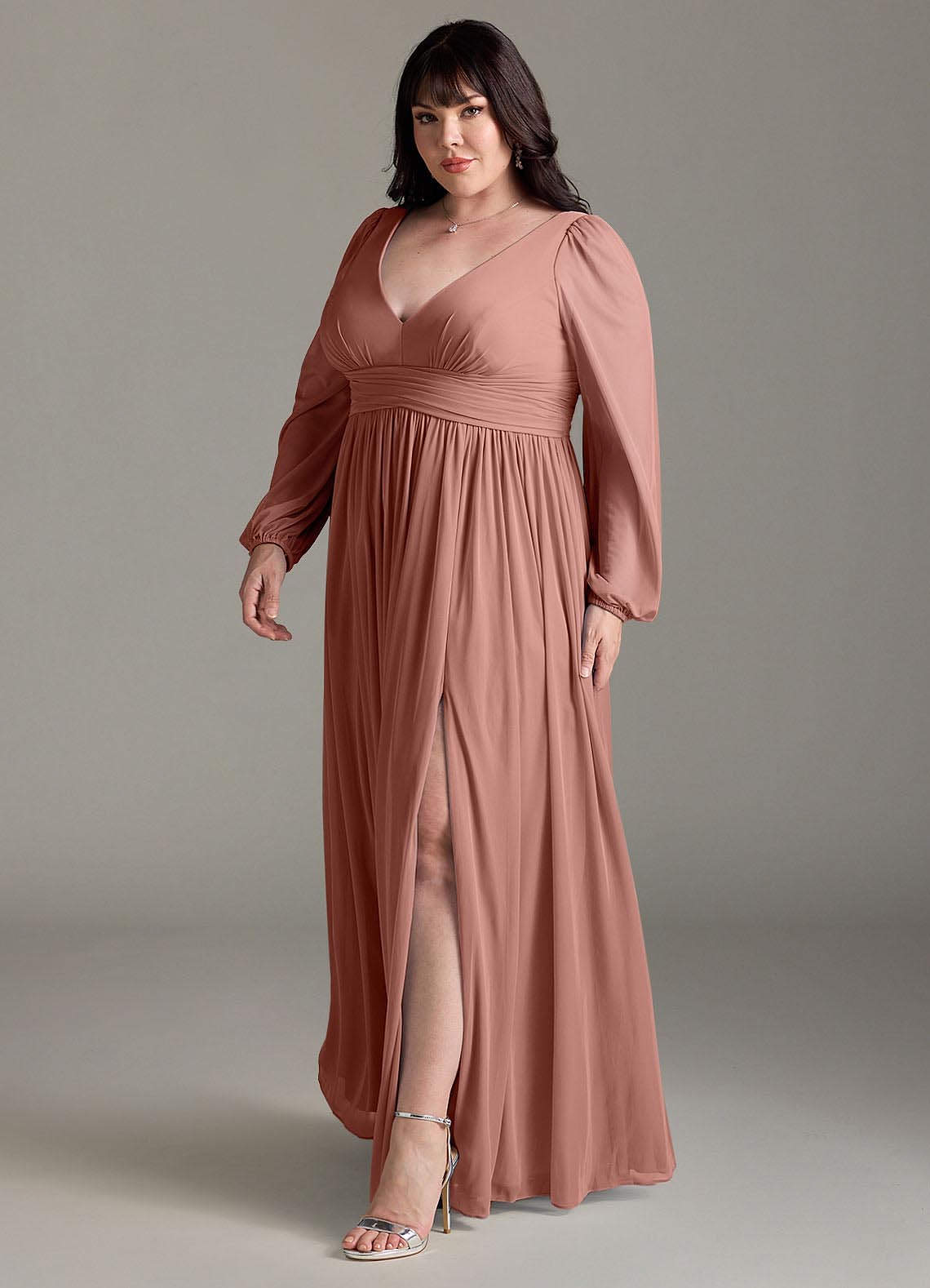 Azazie Norah Robes de demoiselle d'honneur Robe Trapèze en Mousseline de soie Col en V, manches longues Rose De Cèdre image10