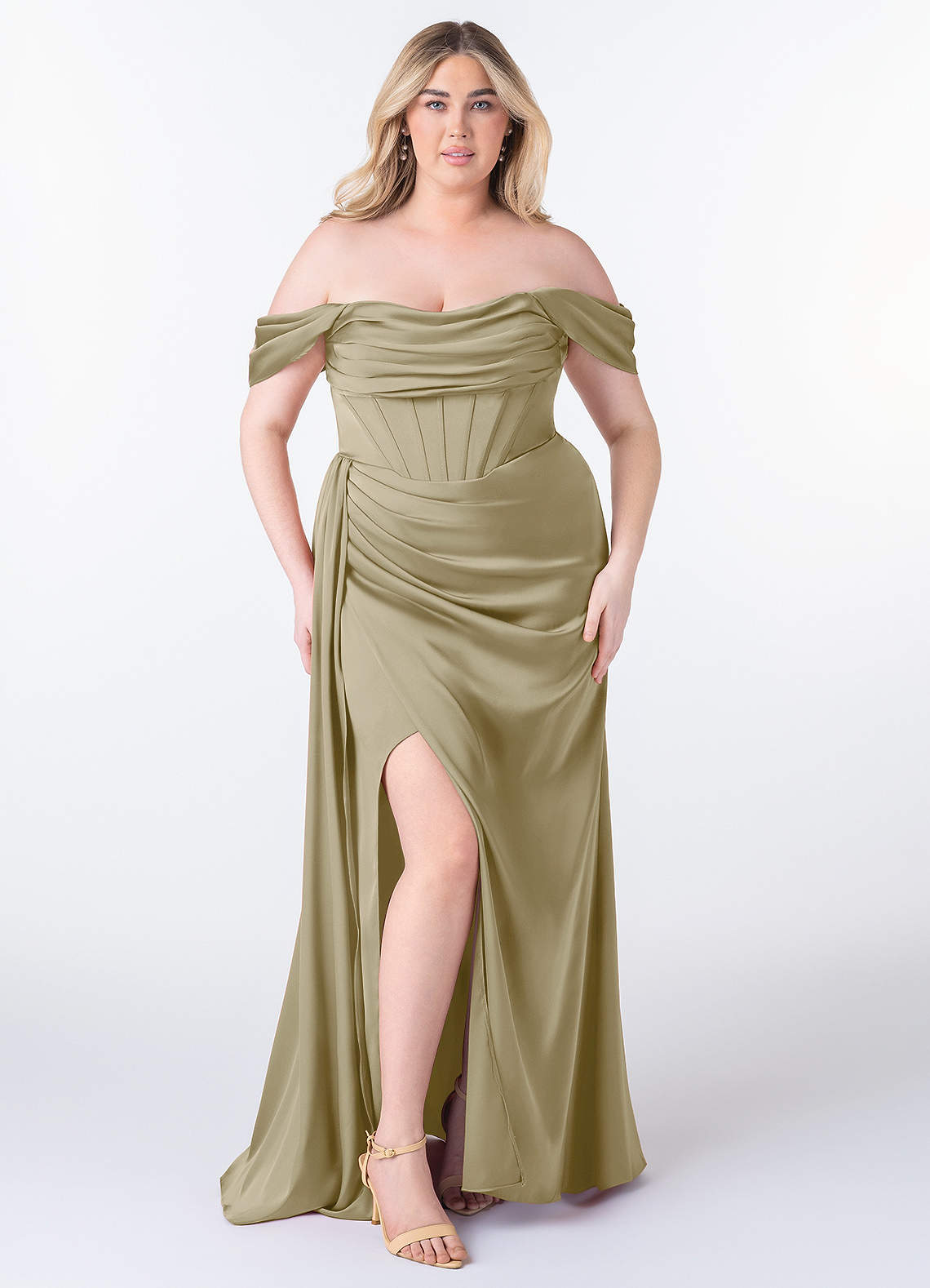 Azazie Amyra Robes de demoiselle d'honneur Robe Fourreau Convertible en Satin extensible Épaule décolletée Vert Mousse image1