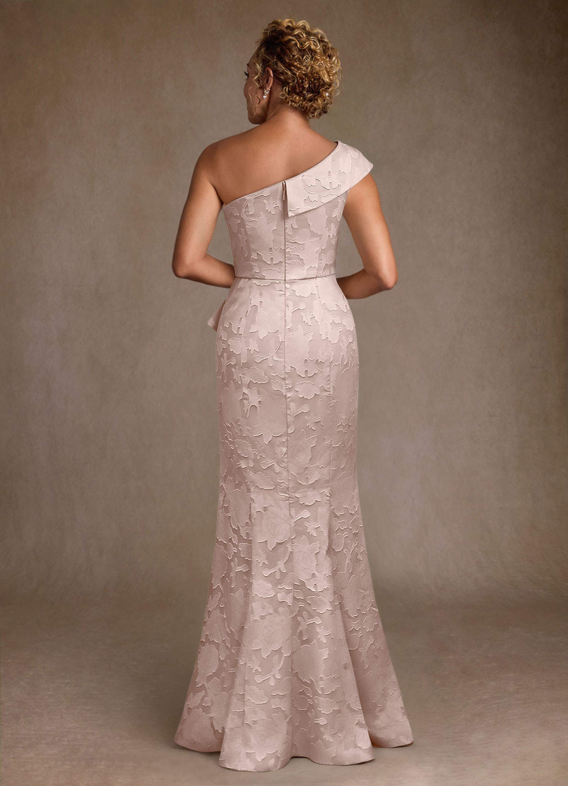 Azazie Hampton Vestidos para mãe da noiva Vestido Rosa Corado de Esgotamento Floral de sereia com Um ombro image2