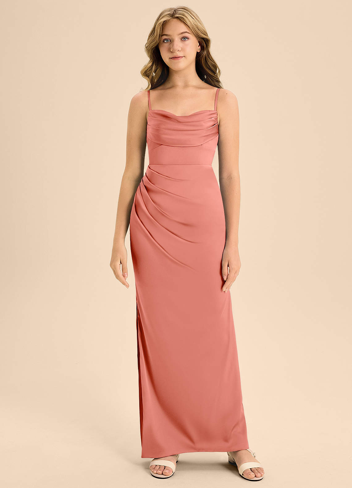 Azazie Mai Junior Vestido Coral de Cetim elástico de Linha A com Decote em coração image4