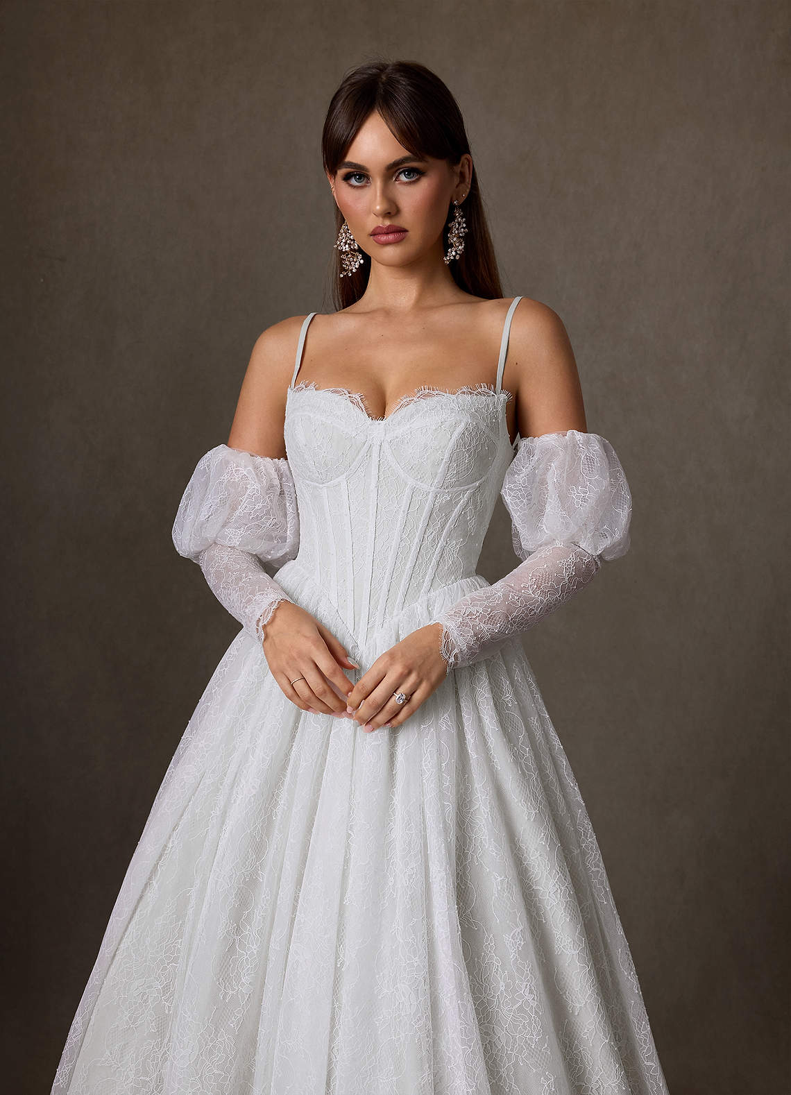 Azazie Sienna Robes de mariée Robe Trapèze en Dentelle Encolure en Forme de Cœur Blanc De Diamant image5