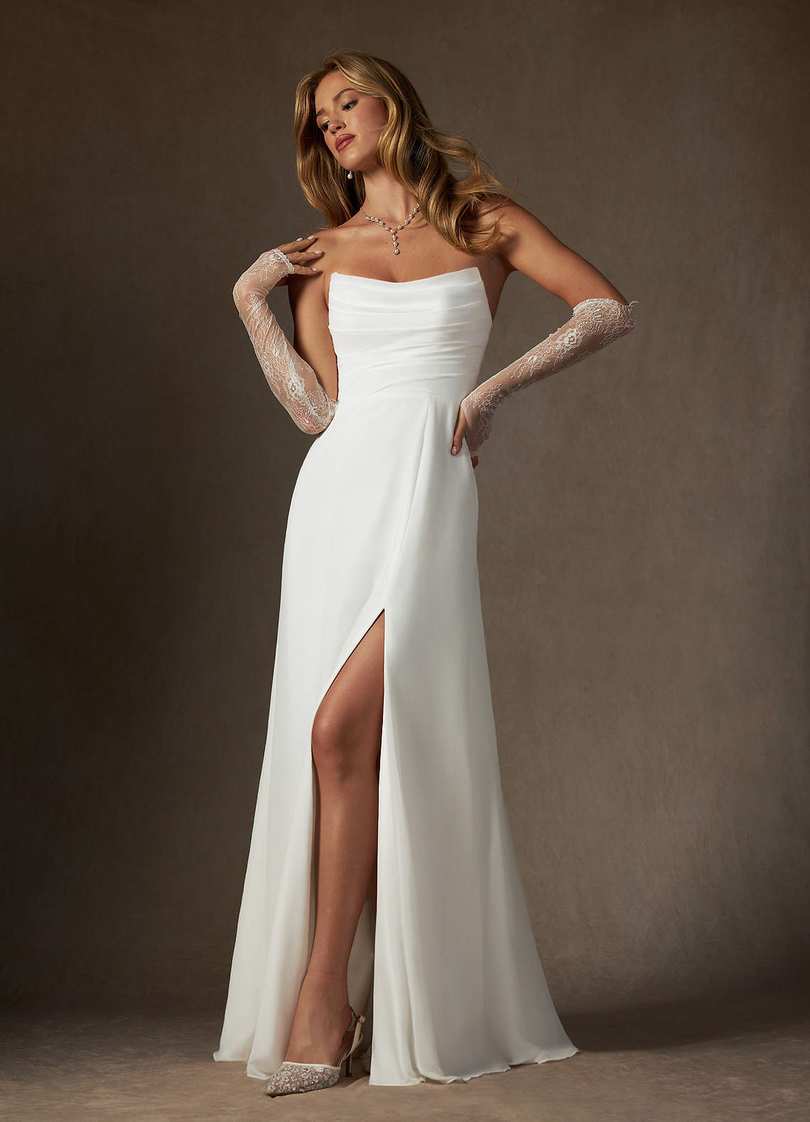 Blanc De Diamant Azazie Camryn Robe Trapèze en Mousseline de soie