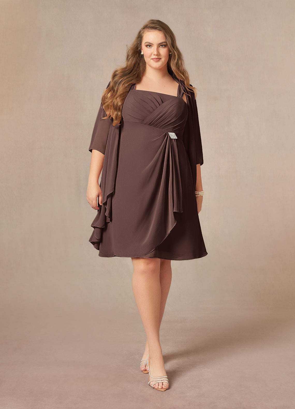 Azazie Olivia Mère de la mariée Robes Robe Trapèze en Mousseline de soie Encolure carrée plissée Ganache image1