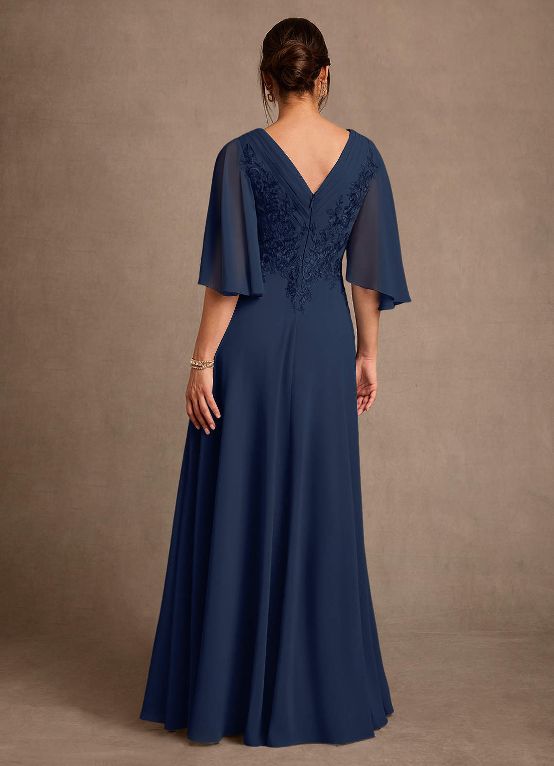 Azazie Tilda Vestidos para mãe da noiva Vestido Azul Marinho de Chiffon de Linha A com Renda image1
