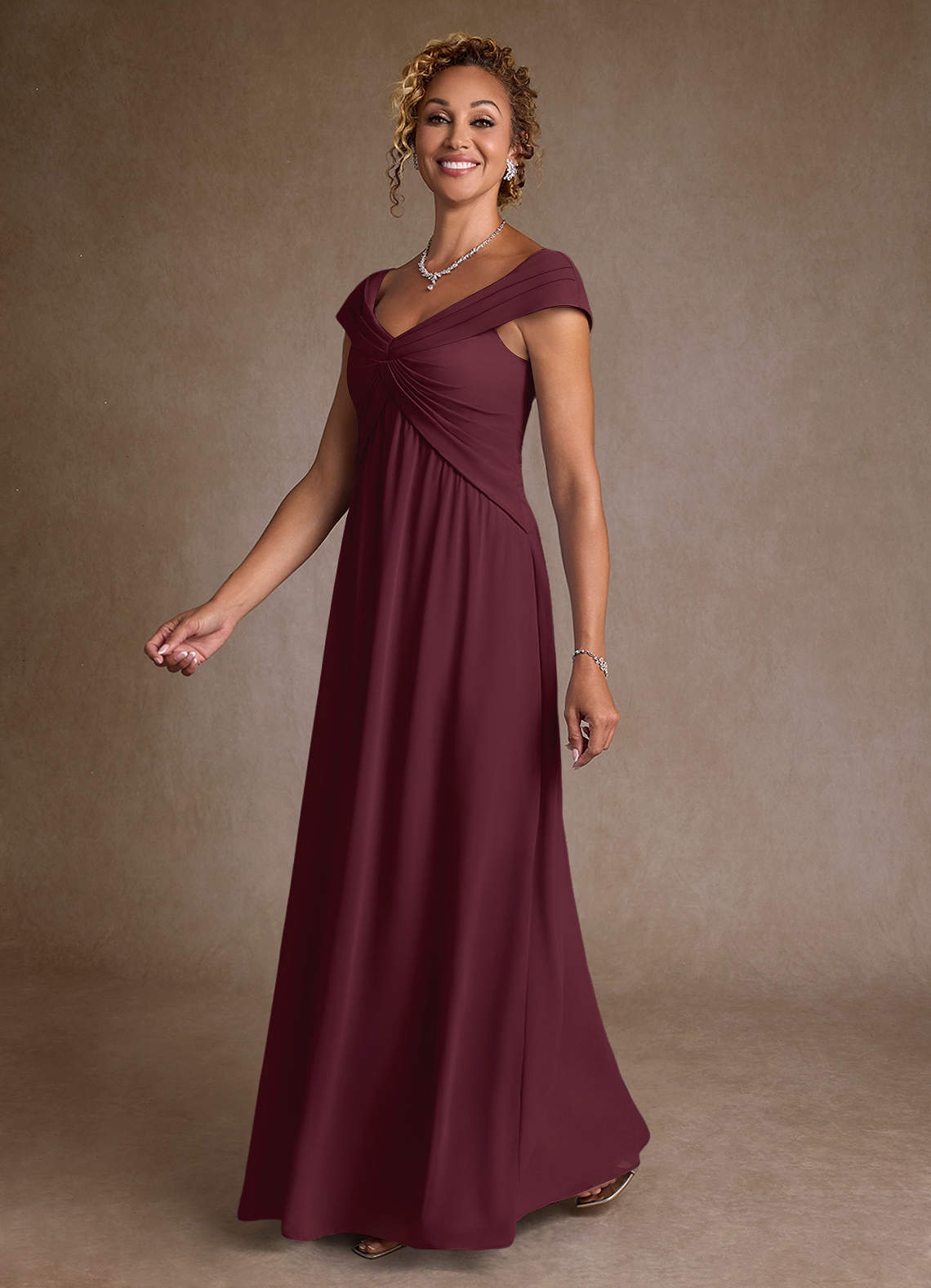 Azazie Myrtle Mère de la mariée Robes Robe Trapèze en Mousseline de soie Plissée Cabernet image3