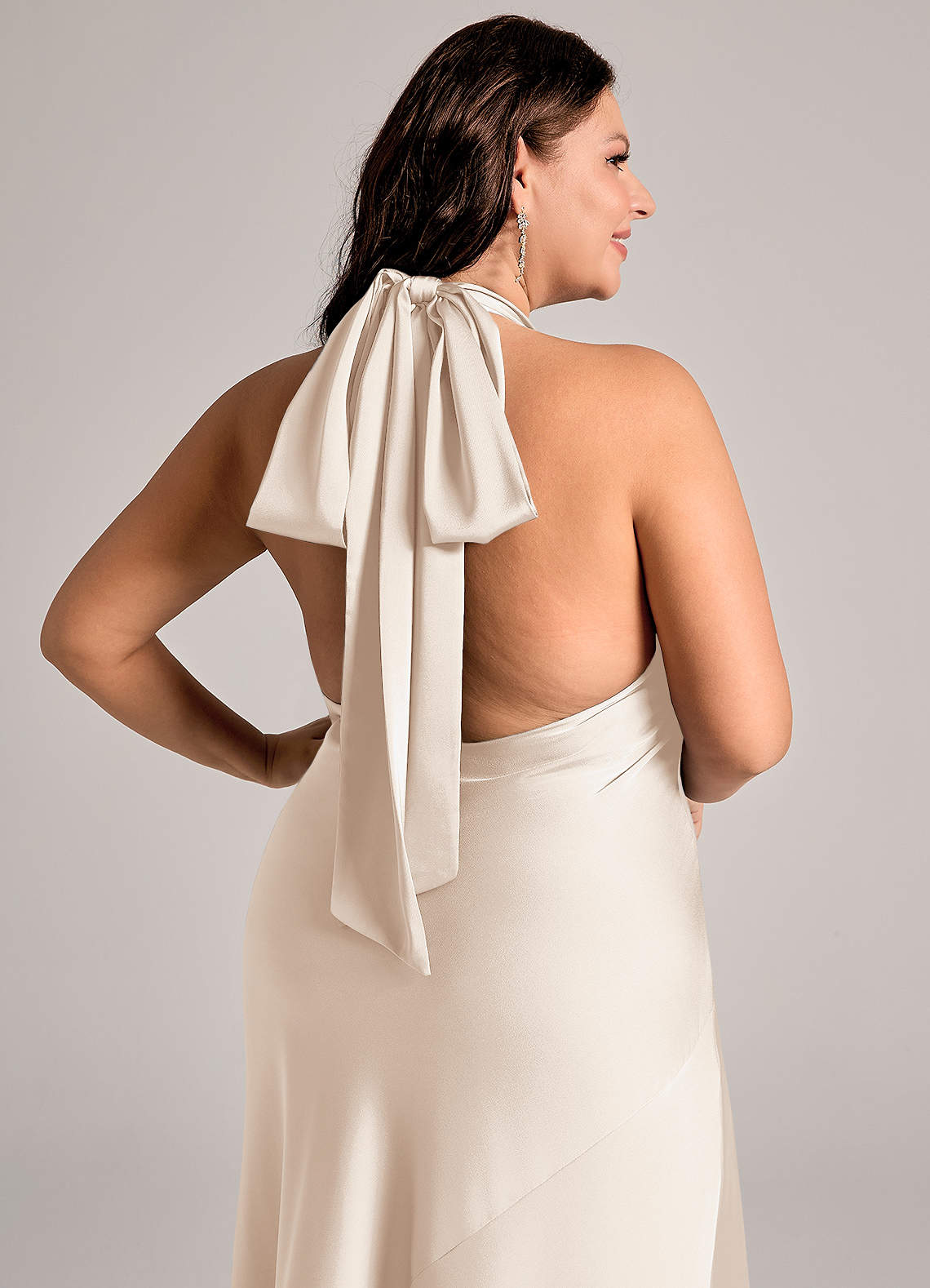 Azazie Velli Abiti da Damigella Abito Sirena in Raso Elasticizzato Collo Alto Alabastro Bianco image12