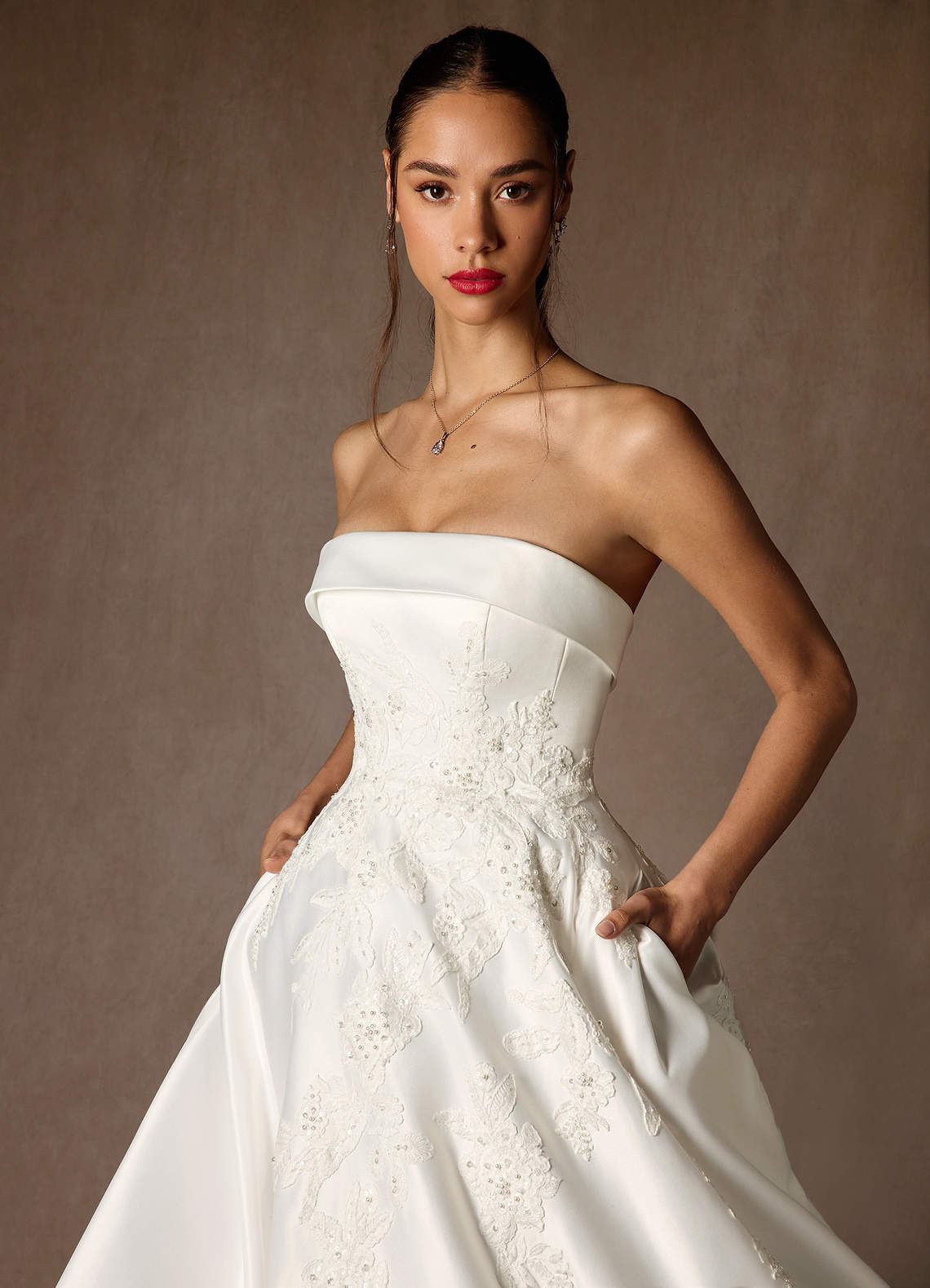 Azazie Fernanda Trouwjurken Jurk van Satijn met Baljurk Strapless Diamant Wit image10