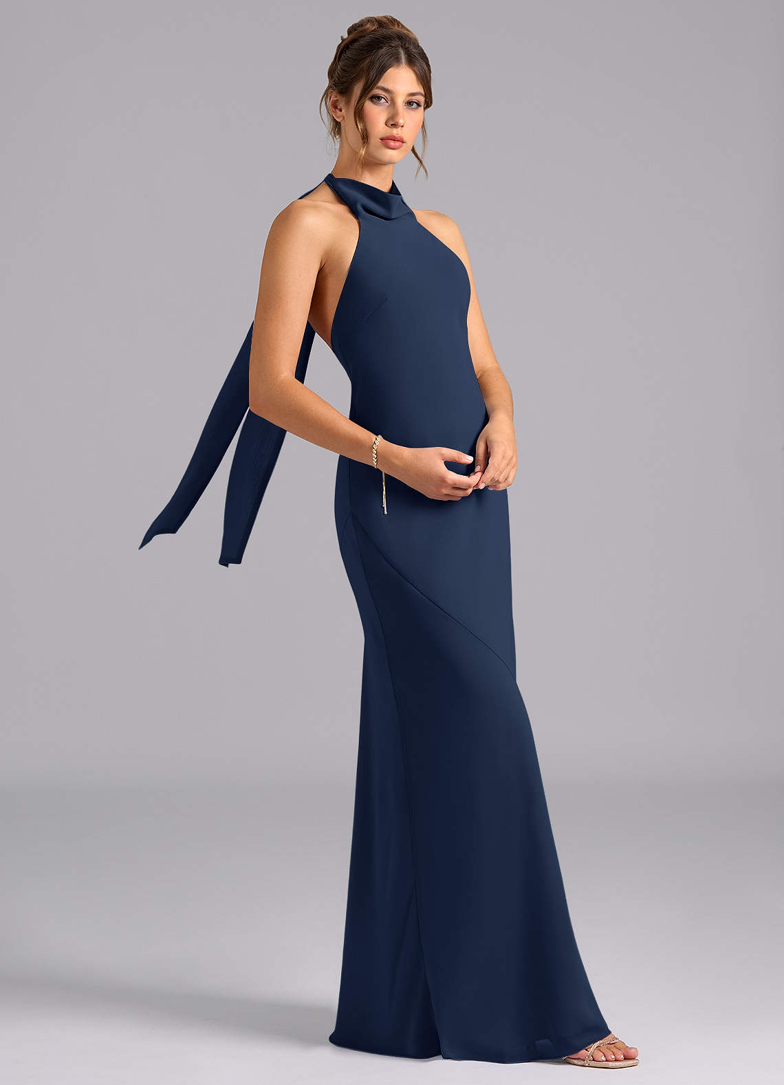 Azazie Velli Vestidos de damas de honor Vestido de Azul Marino Oscuro de Gasa de Corte Sirena con Cuello Alto image2