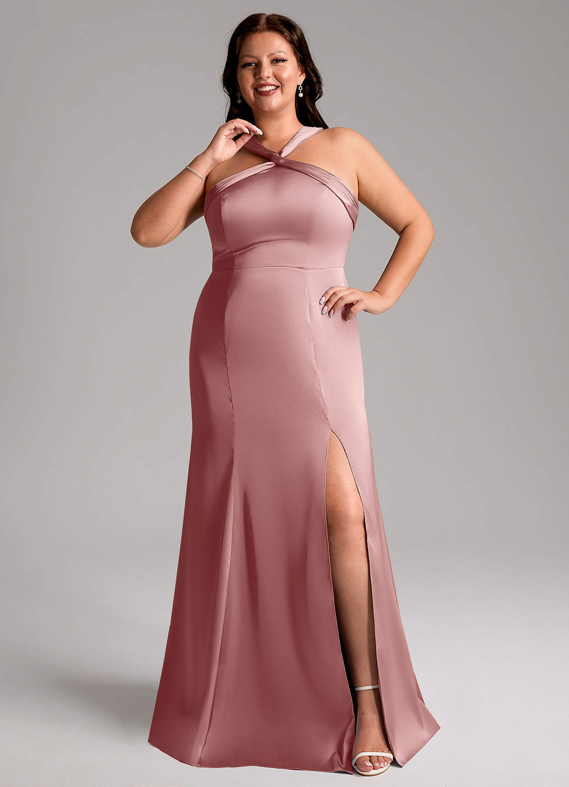 Azazie Rue Robes de demoiselle d'honneur Robe Trapèze en Satin extensible Plissée Rose Poussiéreuse image1