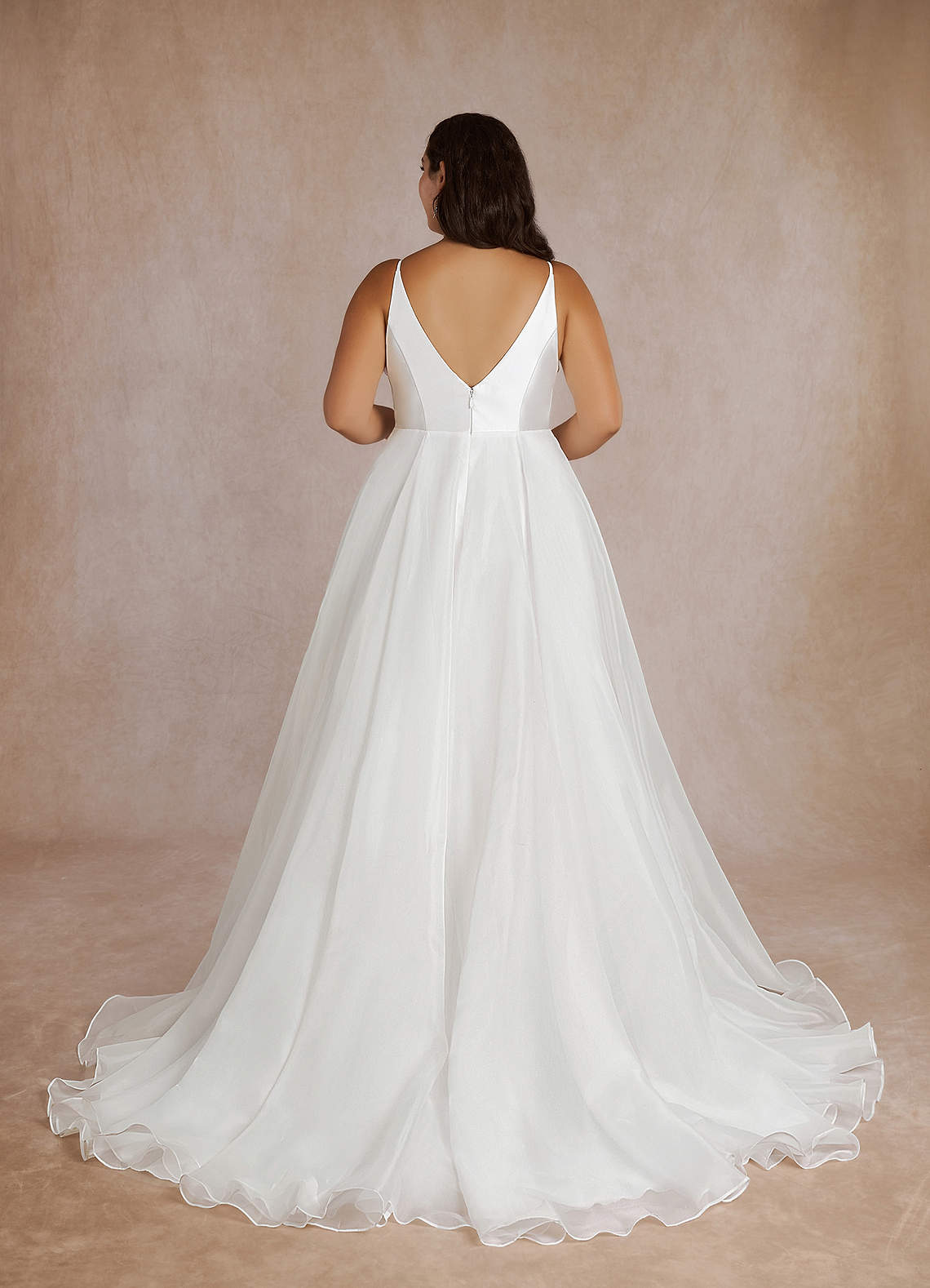 Azazie Calliana Robes de mariée Robe Trapèze en Mikado Col en V Blanc De Diamant image8