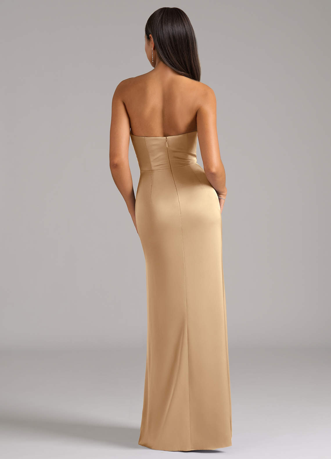 Azazie Marla Vestidos de madrinha de casamento Vestido Champanhe de Cetim elástico de Bainha com Sem alças image5