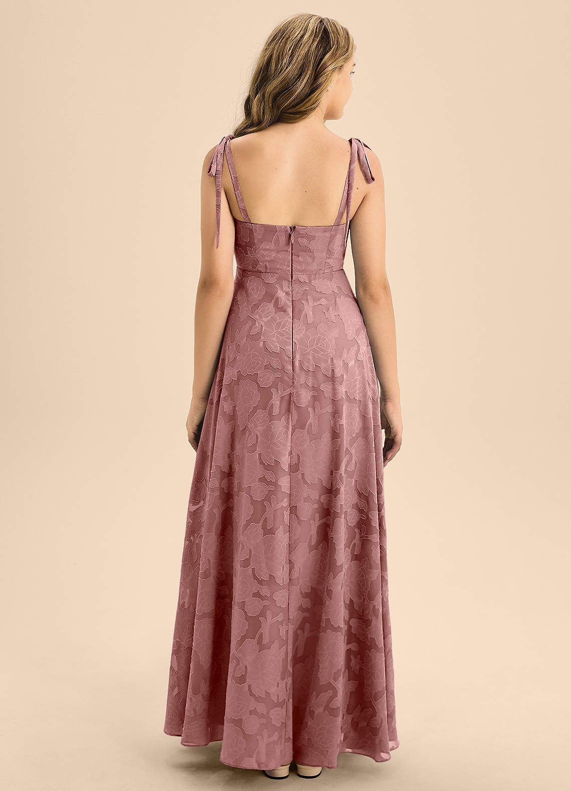 Azazie Rosey Junior Vestido de Rosa Polvorienta de Devorado Floral de Corte En A con Escote de Corazón image1