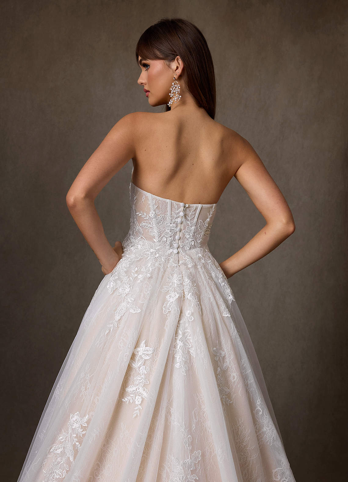 Azazie Elowyn Trouwjurken Jurk van Kant met Baljurk Strapless Diamant Wit Champagne image10