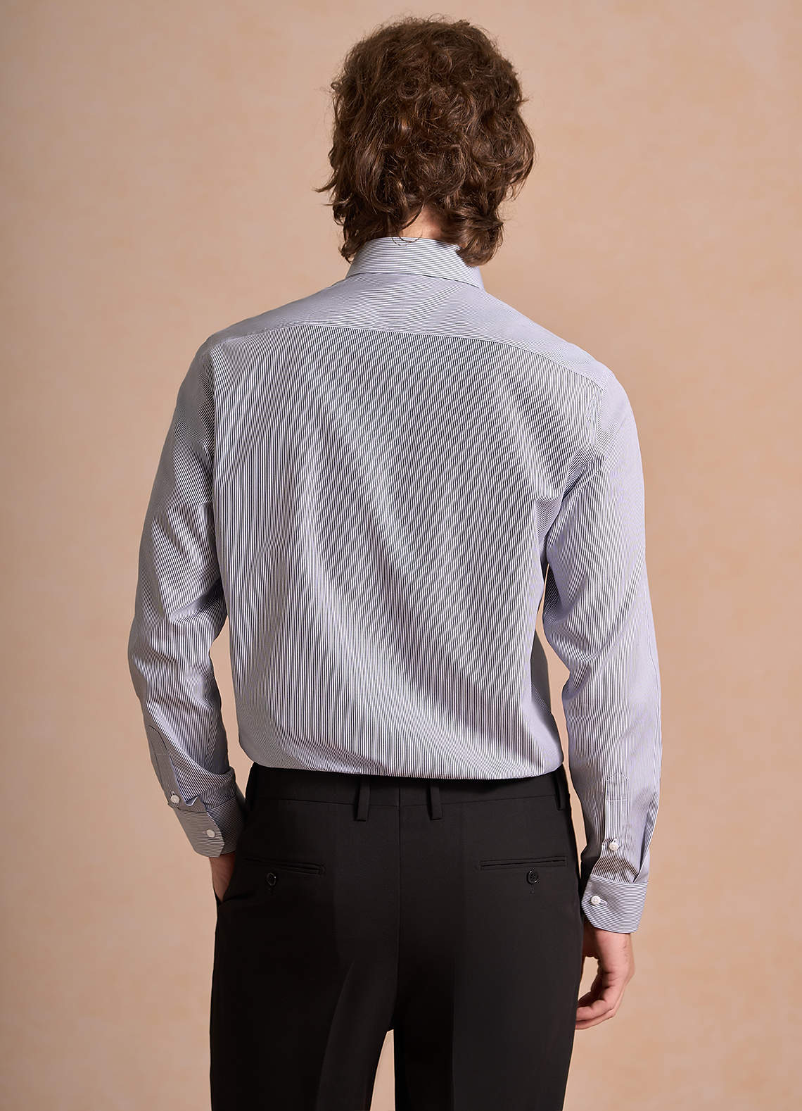 front Aiden Weiß Klassisch Blau Gestreiftes Hemd aus 100 % Baumwolle, bügelfrei