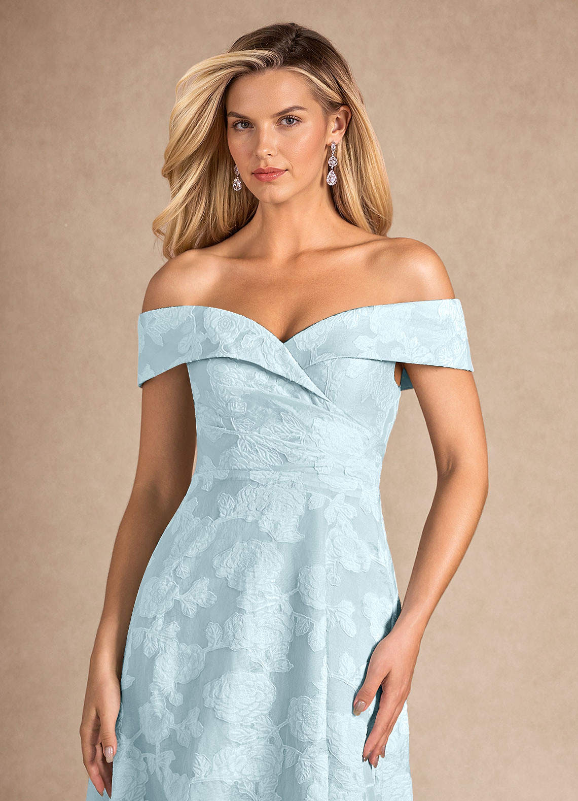 Azazie New London vestidos de madre de la novia Vestido de Jacquard Azul Pálido de Devorado Floral de Corte En A con Plisado image5