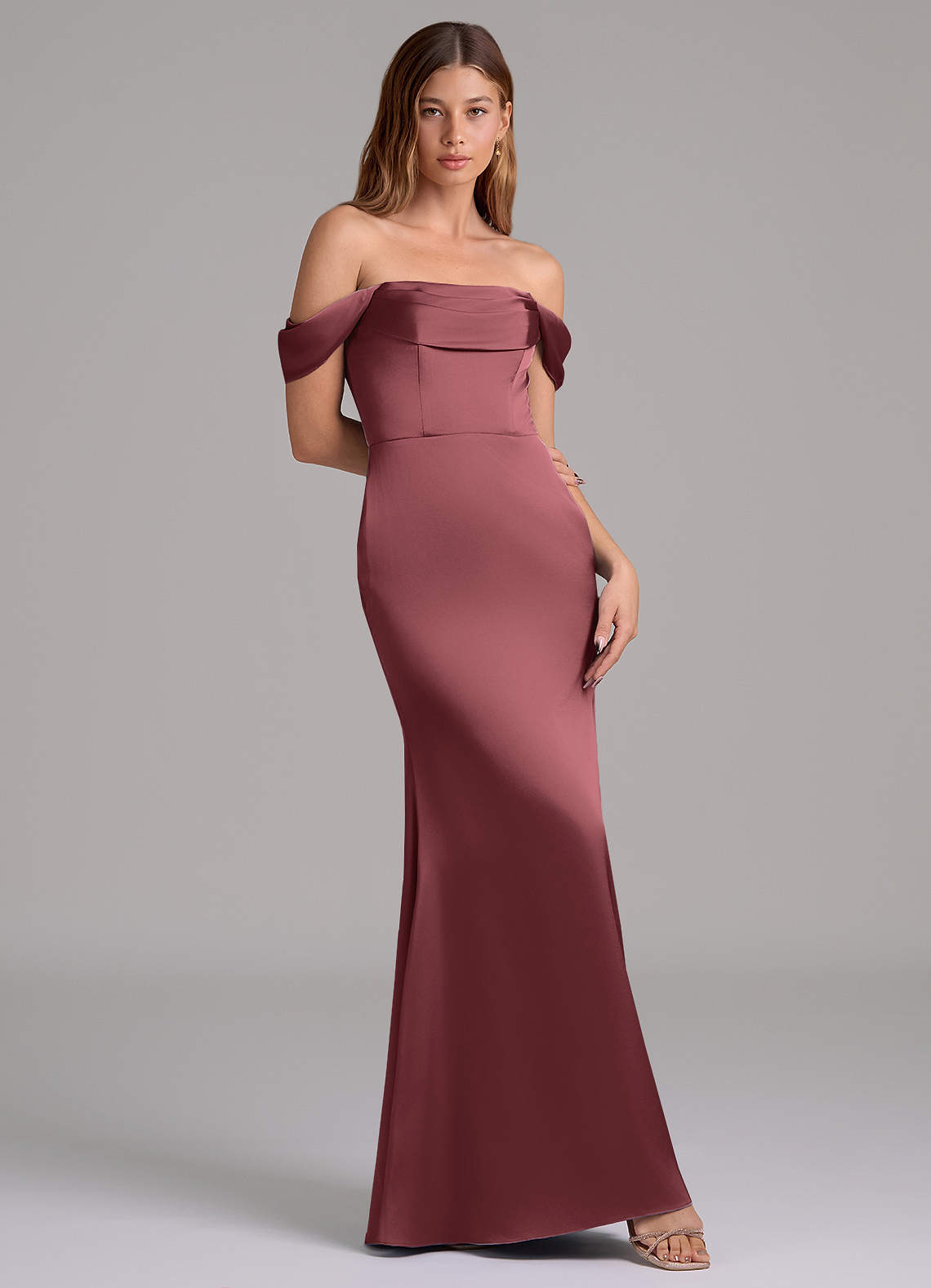 Azazie Miley Vestidos de damas de honor Vestido de Merlot de Satén Elástico de Corte Sirena Convertible con Vestidos sin tirantes image1