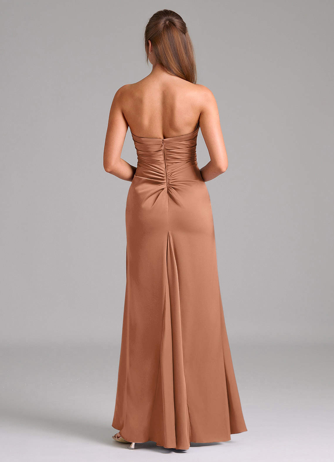 Azazie Lucille Jurken voor bruidsmeisjes Converteerbaar Jurk van Stretch Satijn met Zeemeermin Strapless Bronzeertint image1