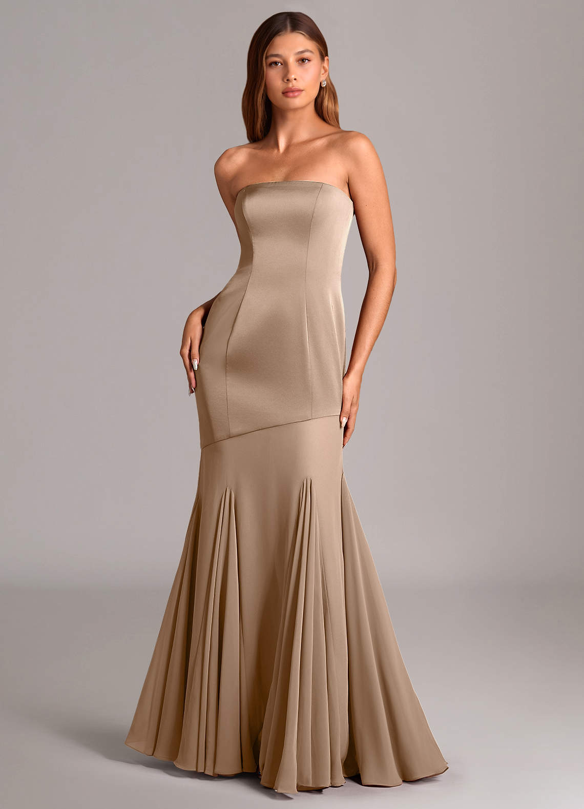 Azazie Uma Jurken voor bruidsmeisjes Converteerbaar Jurk van Chiffon met Zeemeermin Strapless Taupe image1