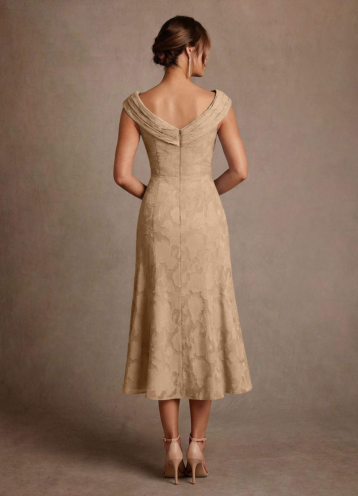Azazie Keith Vestidos para mãe da noiva Vestido Champanhe de Esgotamento Floral de Bainha com Plissado image1