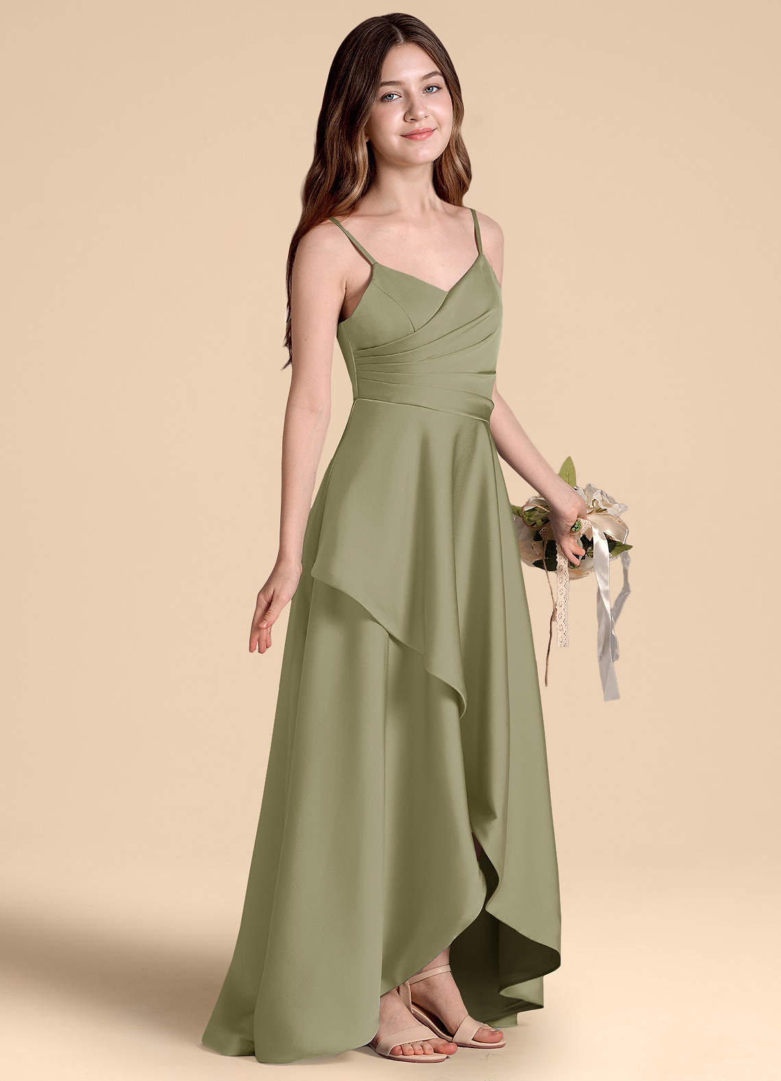 Azazie Prisha Junior Vestido de Pistacho de Satén Elástico de Corte en A con Plisado image1