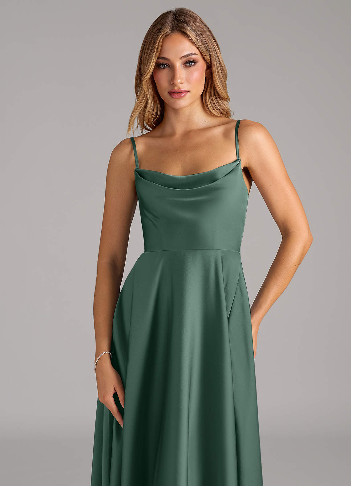 Azazie Elle Vestidos de damas de honor Vestido de Eucalipto de Satén Elástico de Corte en A con Plisado image1