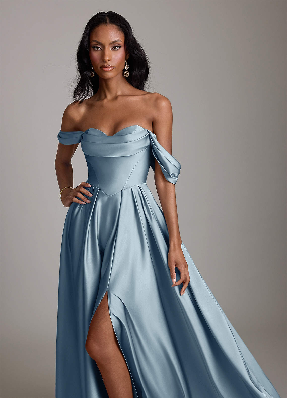 Azazie Loisa Prova i vestiti a casa Abito A-Line in Raso Elasticizzato a Spalla Scoperta Blu Polveroso image4