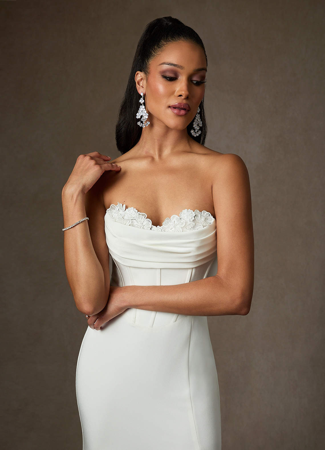 Azazie Viri Robes de mariée Robe Sirène en Crêpe Dos Satin Encolure en Forme de Cœur Blanc De Diamant image7